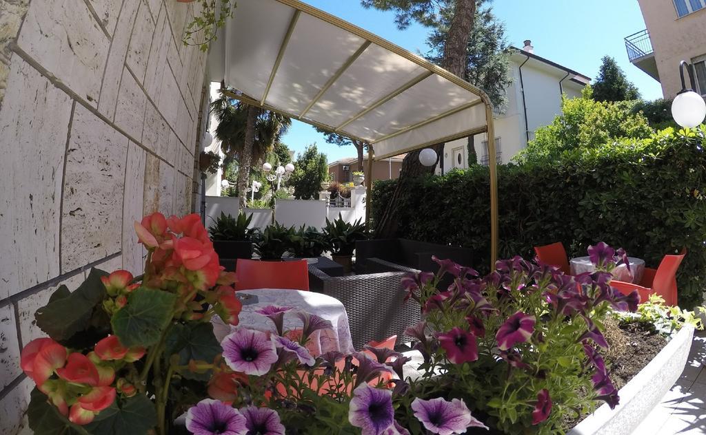Hotel Ausonia B&B Rimini Exteriér fotografie